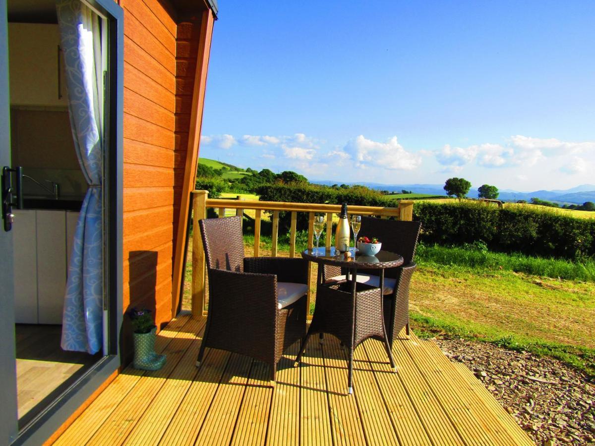 Waenfechan Glamping With Hot Tubs Colwyn Bay Dış mekan fotoğraf